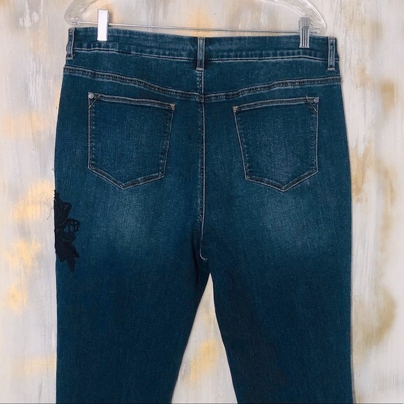 Chico’s Platinum Ankle laced cuffed blue Capri boot women Jeans - Picture 6 of 8